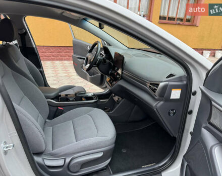 Серый Хендай Ioniq, объемом двигателя 0 л и пробегом 58 тыс. км за 15199 $, фото 21 на Automoto.ua