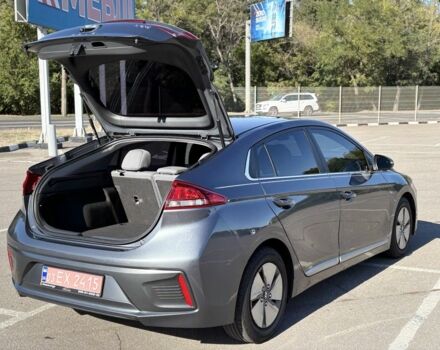 Серый Хендай Ioniq, объемом двигателя 1.6 л и пробегом 125 тыс. км за 14700 $, фото 6 на Automoto.ua