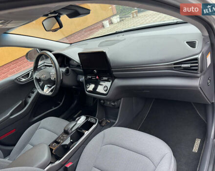 Серый Хендай Ioniq, объемом двигателя 0 л и пробегом 58 тыс. км за 15199 $, фото 40 на Automoto.ua