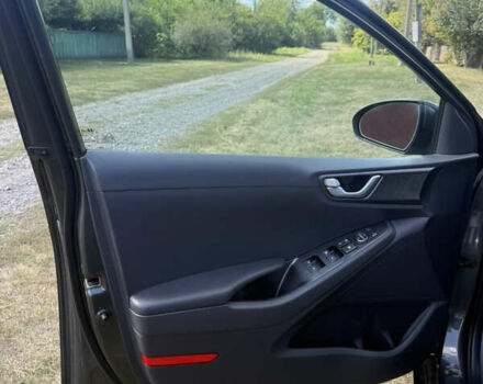 Серый Хендай Ioniq, объемом двигателя 1.58 л и пробегом 84 тыс. км за 15500 $, фото 7 на Automoto.ua