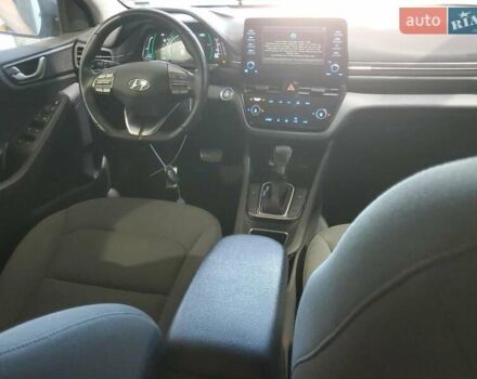 Серый Хендай Ioniq, объемом двигателя 1.58 л и пробегом 128 тыс. км за 3000 $, фото 7 на Automoto.ua
