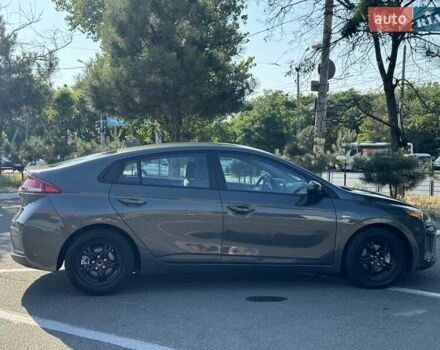 Сірий Хендай Ioniq, об'ємом двигуна 1.58 л та пробігом 165 тис. км за 15999 $, фото 7 на Automoto.ua