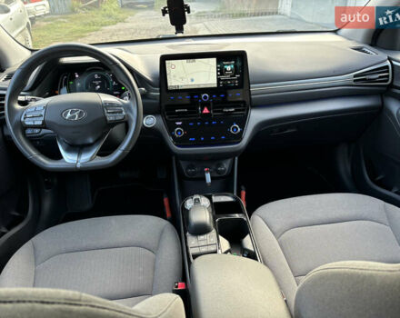 Серый Хендай Ioniq, объемом двигателя 0 л и пробегом 75 тыс. км за 15499 $, фото 22 на Automoto.ua