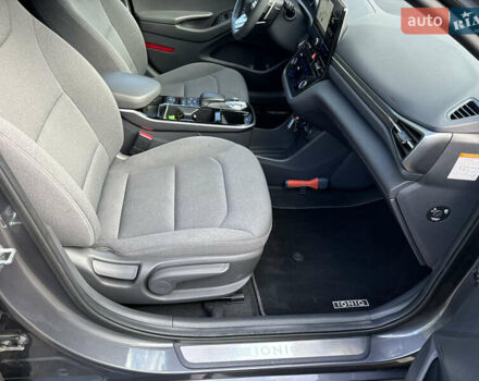 Серый Хендай Ioniq, объемом двигателя 0 л и пробегом 75 тыс. км за 15499 $, фото 26 на Automoto.ua