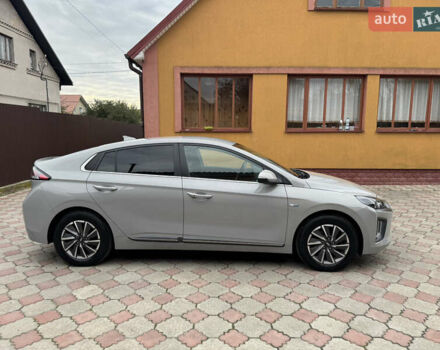 Серый Хендай Ioniq, объемом двигателя 0 л и пробегом 58 тыс. км за 15199 $, фото 4 на Automoto.ua