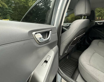 Серый Хендай Ioniq, объемом двигателя 0 л и пробегом 80 тыс. км за 17999 $, фото 22 на Automoto.ua