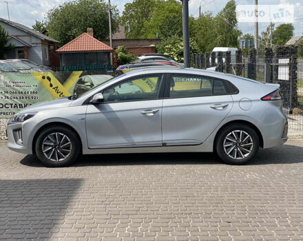 Сірий Хендай Ioniq, об'ємом двигуна 0 л та пробігом 46 тис. км за 17499 $, фото 6 на Automoto.ua