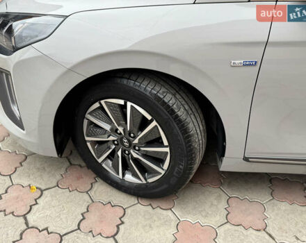 Серый Хендай Ioniq, объемом двигателя 0 л и пробегом 58 тыс. км за 15199 $, фото 61 на Automoto.ua