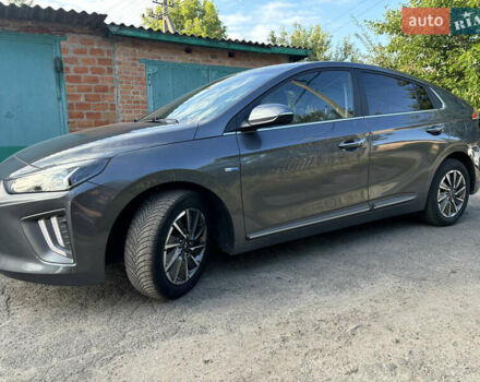 Серый Хендай Ioniq, объемом двигателя 0 л и пробегом 75 тыс. км за 15499 $, фото 2 на Automoto.ua