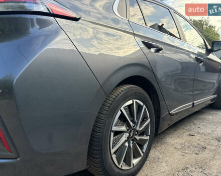 Серый Хендай Ioniq, объемом двигателя 0 л и пробегом 75 тыс. км за 15499 $, фото 12 на Automoto.ua