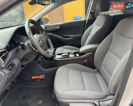 Серый Хендай Ioniq, объемом двигателя 0 л и пробегом 58 тыс. км за 15199 $, фото 15 на Automoto.ua