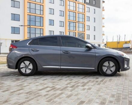 Серый Хендай Ioniq, объемом двигателя 1.58 л и пробегом 126 тыс. км за 14700 $, фото 2 на Automoto.ua