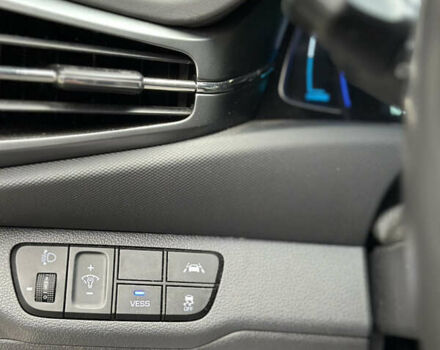 Серый Хендай Ioniq, объемом двигателя 0 л и пробегом 80 тыс. км за 17999 $, фото 30 на Automoto.ua