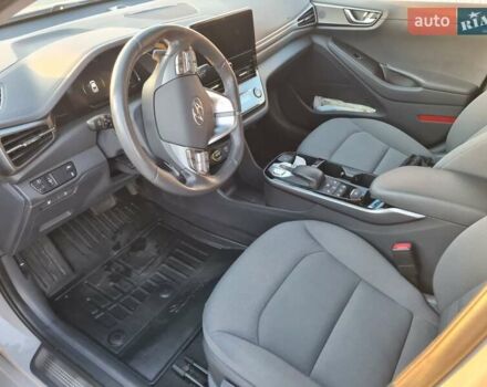 Серый Хендай Ioniq, объемом двигателя 0 л и пробегом 37 тыс. км за 16700 $, фото 7 на Automoto.ua