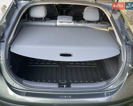 Серый Хендай Ioniq, объемом двигателя 1.58 л и пробегом 46 тыс. км за 19900 $, фото 6 на Automoto.ua
