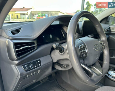 Серый Хендай Ioniq, объемом двигателя 0 л и пробегом 70 тыс. км за 15800 $, фото 23 на Automoto.ua