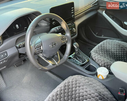 Серый Хендай Ioniq, объемом двигателя 1.58 л и пробегом 46 тыс. км за 19900 $, фото 10 на Automoto.ua