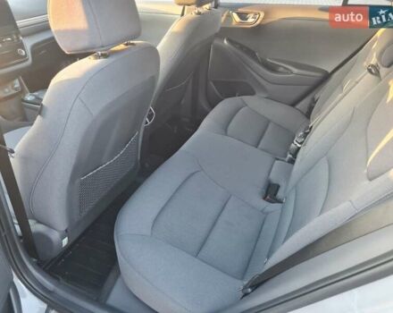 Серый Хендай Ioniq, объемом двигателя 0 л и пробегом 37 тыс. км за 16700 $, фото 2 на Automoto.ua