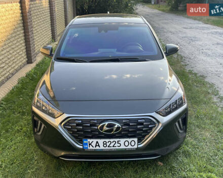 Серый Хендай Ioniq, объемом двигателя 1.58 л и пробегом 46 тыс. км за 19900 $, фото 3 на Automoto.ua
