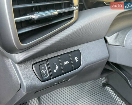 Серый Хендай Ioniq, объемом двигателя 1.58 л и пробегом 46 тыс. км за 19900 $, фото 12 на Automoto.ua