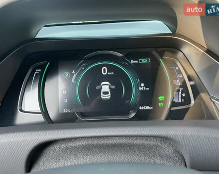 Серый Хендай Ioniq, объемом двигателя 1.58 л и пробегом 46 тыс. км за 19900 $, фото 18 на Automoto.ua