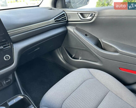 Серый Хендай Ioniq, объемом двигателя 0 л и пробегом 70 тыс. км за 15800 $, фото 18 на Automoto.ua