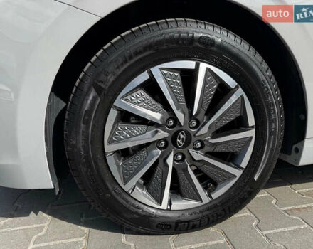 Сірий Хендай Ioniq, об'ємом двигуна 0 л та пробігом 20 тис. км за 19500 $, фото 16 на Automoto.ua