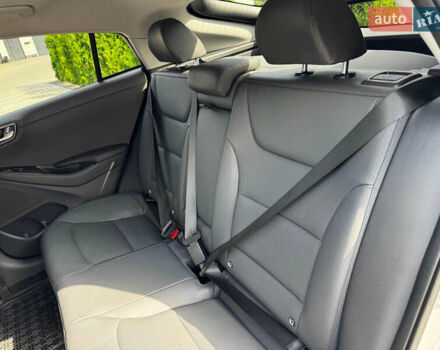 Сірий Хендай Ioniq, об'ємом двигуна 0 л та пробігом 20 тис. км за 19500 $, фото 11 на Automoto.ua