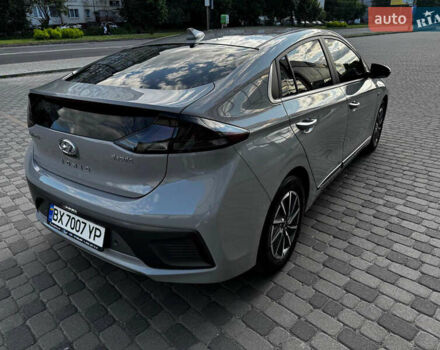 Сірий Хендай Ioniq, об'ємом двигуна 0 л та пробігом 20 тис. км за 19500 $, фото 4 на Automoto.ua