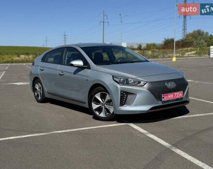 Серый Хендай Ioniq, объемом двигателя 0 л и пробегом 82 тыс. км за 11999 $, фото 1 на Automoto.ua
