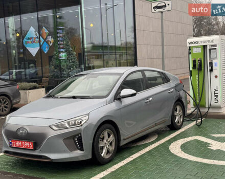Сірий Хендай Ioniq, об'ємом двигуна 0 л та пробігом 144 тис. км за 11999 $, фото 1 на Automoto.ua
