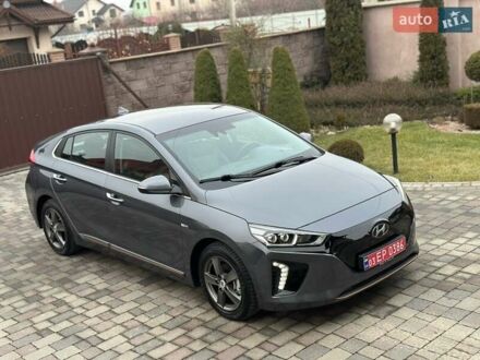 Хендай Ioniq 2018 в Ивано-Франковске на Automoto.ua Серый Хендай Ioniq, объемом двигателя 0 л и пробегом 100 тыс. км за 13499 $, фото 1 на Automoto.ua