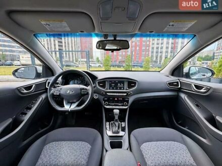 Серый Хендай Ioniq, объемом двигателя 1.58 л и пробегом 80 тыс. км за 17500 $, фото 1 на Automoto.ua