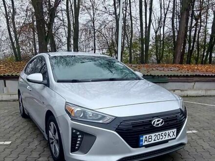 Серый Хендай Ioniq, объемом двигателя 1.58 л и пробегом 72 тыс. км за 16500 $, фото 1 на Automoto.ua
