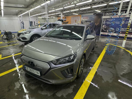 Хендай Ioniq 2020 в Черновцах на Automoto.ua Серый Хендай Ioniq, объемом двигателя 0 л и пробегом 67 тыс. км за 15500 $, фото 1 на Automoto.ua
