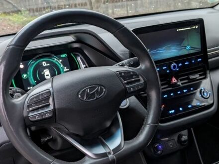 Серый Хендай Ioniq, объемом двигателя 0 л и пробегом 53 тыс. км за 15000 $, фото 1 на Automoto.ua