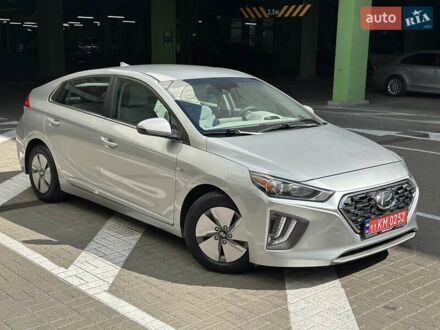 Серый Хендай Ioniq, объемом двигателя 1.58 л и пробегом 41 тыс. км за 18900 $, фото 1 на Automoto.ua