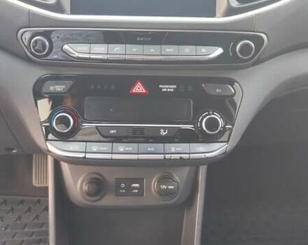 Синий Хендай Ioniq, объемом двигателя 0 л и пробегом 152 тыс. км за 12300 $, фото 24 на Automoto.ua