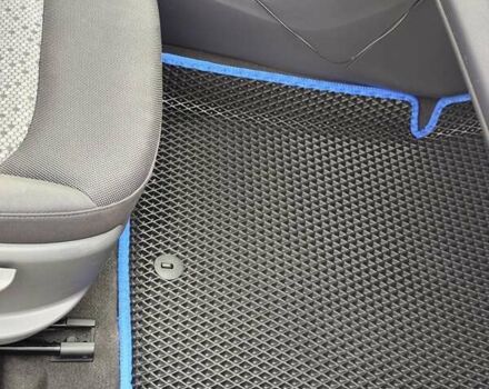 Синий Хендай Ioniq, объемом двигателя 0 л и пробегом 184 тыс. км за 11200 $, фото 24 на Automoto.ua