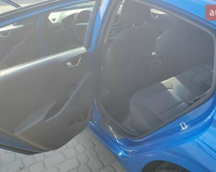 Синий Хендай Ioniq, объемом двигателя 0 л и пробегом 152 тыс. км за 12300 $, фото 15 на Automoto.ua