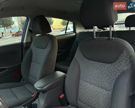 Синий Хендай Ioniq, объемом двигателя 1.6 л и пробегом 199 тыс. км за 12400 $, фото 19 на Automoto.ua