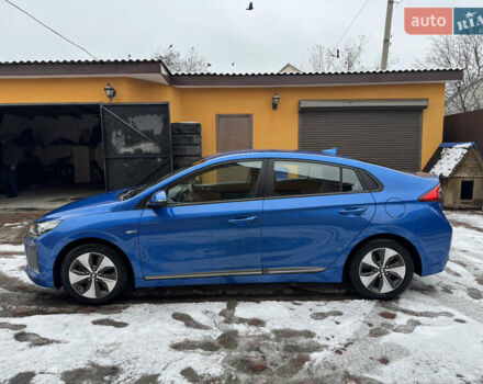Синий Хендай Ioniq, объемом двигателя 0 л и пробегом 97 тыс. км за 10999 $, фото 8 на Automoto.ua