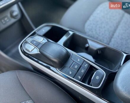 Синий Хендай Ioniq, объемом двигателя 0 л и пробегом 197 тыс. км за 10950 $, фото 8 на Automoto.ua