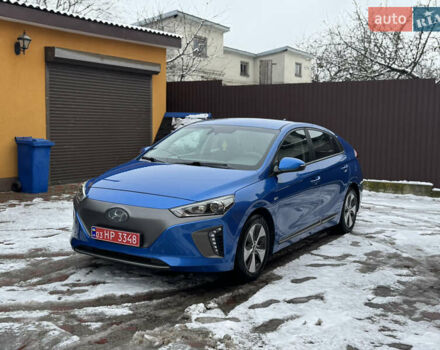 Синий Хендай Ioniq, объемом двигателя 0 л и пробегом 97 тыс. км за 10999 $, фото 1 на Automoto.ua