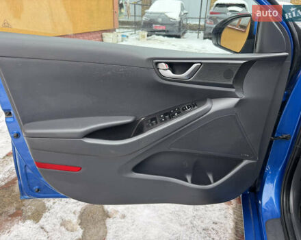 Синій Хендай Ioniq, об'ємом двигуна 0 л та пробігом 97 тис. км за 10999 $, фото 11 на Automoto.ua