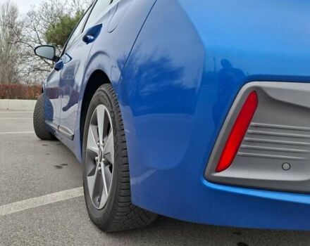 Синий Хендай Ioniq, объемом двигателя 0 л и пробегом 107 тыс. км за 11999 $, фото 6 на Automoto.ua