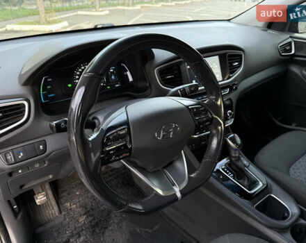 Синий Хендай Ioniq, объемом двигателя 1.6 л и пробегом 199 тыс. км за 12400 $, фото 20 на Automoto.ua