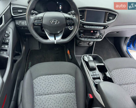 Синий Хендай Ioniq, объемом двигателя 0 л и пробегом 97 тыс. км за 10999 $, фото 28 на Automoto.ua