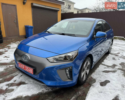 Синий Хендай Ioniq, объемом двигателя 0 л и пробегом 97 тыс. км за 10999 $, фото 9 на Automoto.ua