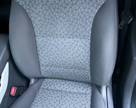 Синий Хендай Ioniq, объемом двигателя 0 л и пробегом 125 тыс. км за 14000 $, фото 19 на Automoto.ua